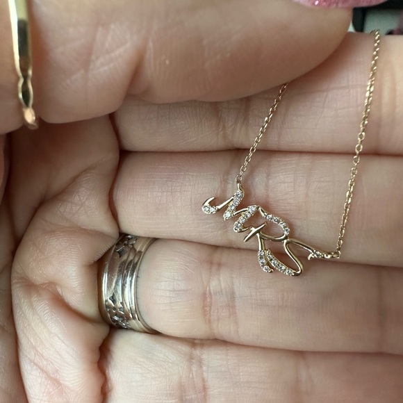 🎉Sale🎉Mrs. 14kt necklace - Picture 9 of 9